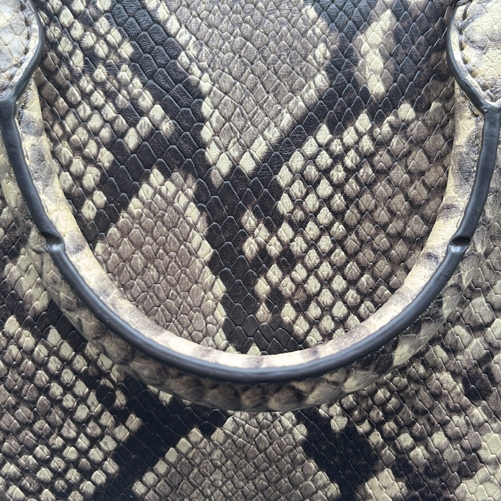 Preowned, excellent condition Michael KorsTina - image 11